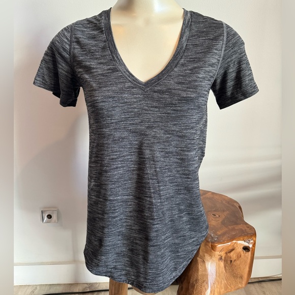 Lululemon Dark Heather Grey Meant to Move Athletic short Sleeve Top T-Shirt SM - Picture 2 of 8